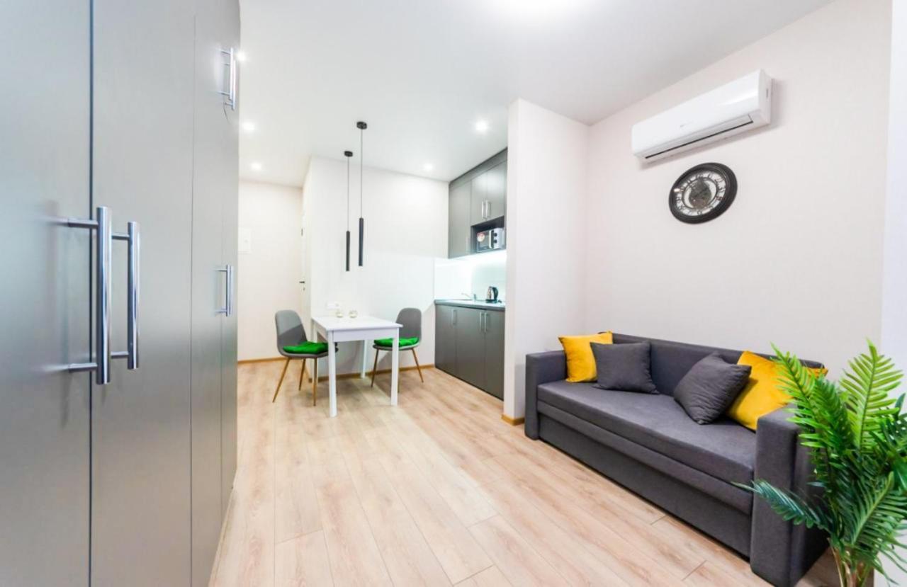 Шикарные Апартаменты, Ревудского 40В, 3 Мин Пешком М Харьковская Kiev Exterior foto
